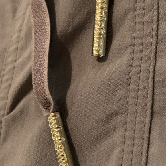 Lululemon grey studio crops - Picture 3 of 6